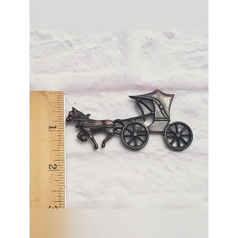 VINTAGE 1940s Horse & Buggy Molded Celluloid Plastic Brooch Collectible